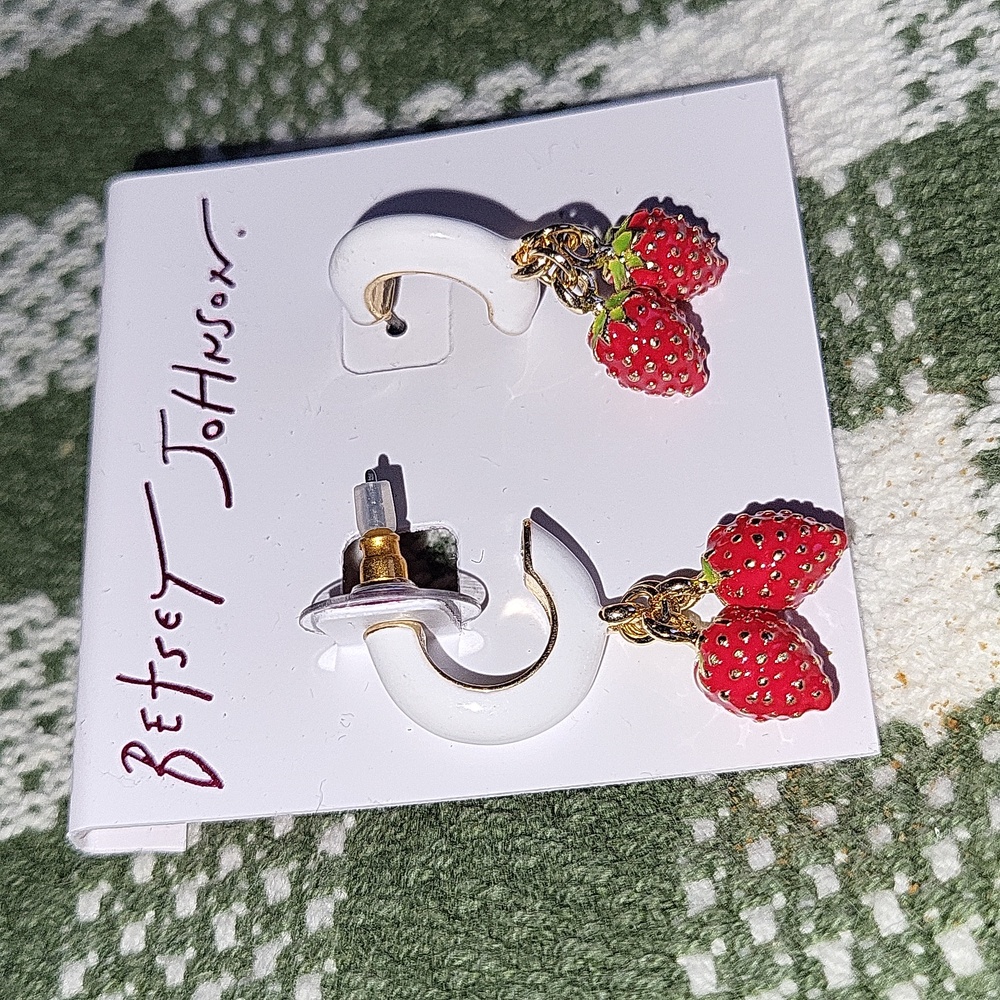 Betsey Johnson Strawberry Enamel Huggie Hoop Earrings Brand New On Card TL Ls